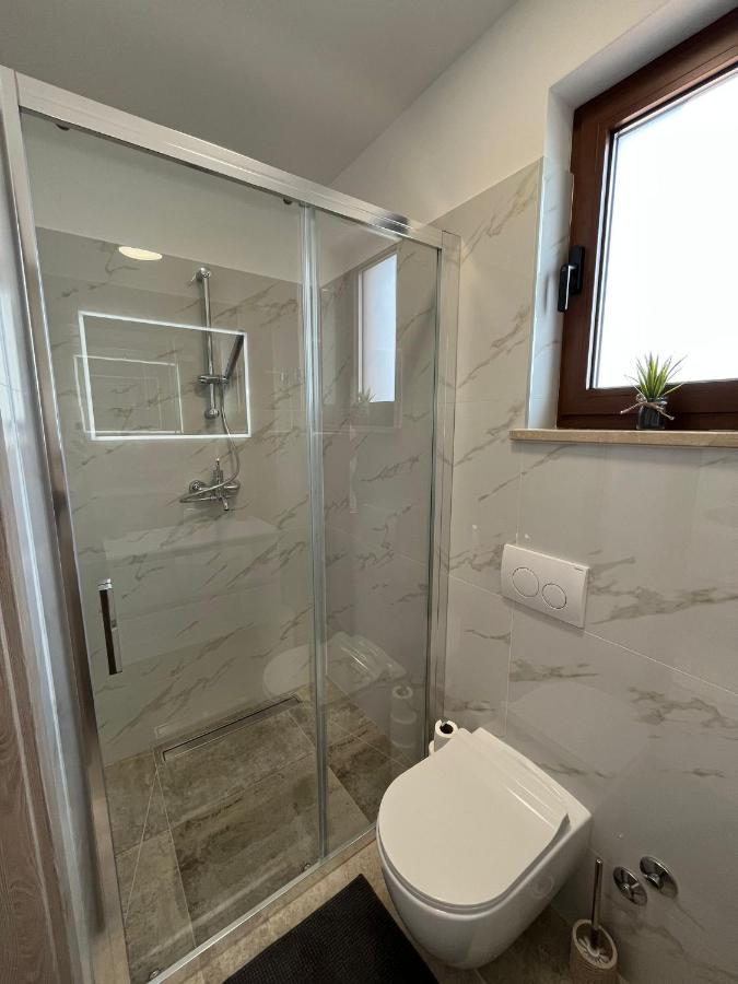 Apartman Sara S Pogledom Na More Lovran Exterior photo