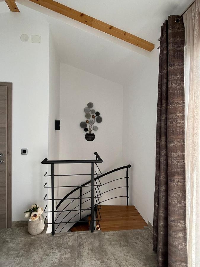 Apartman Sara S Pogledom Na More Lovran Exterior photo