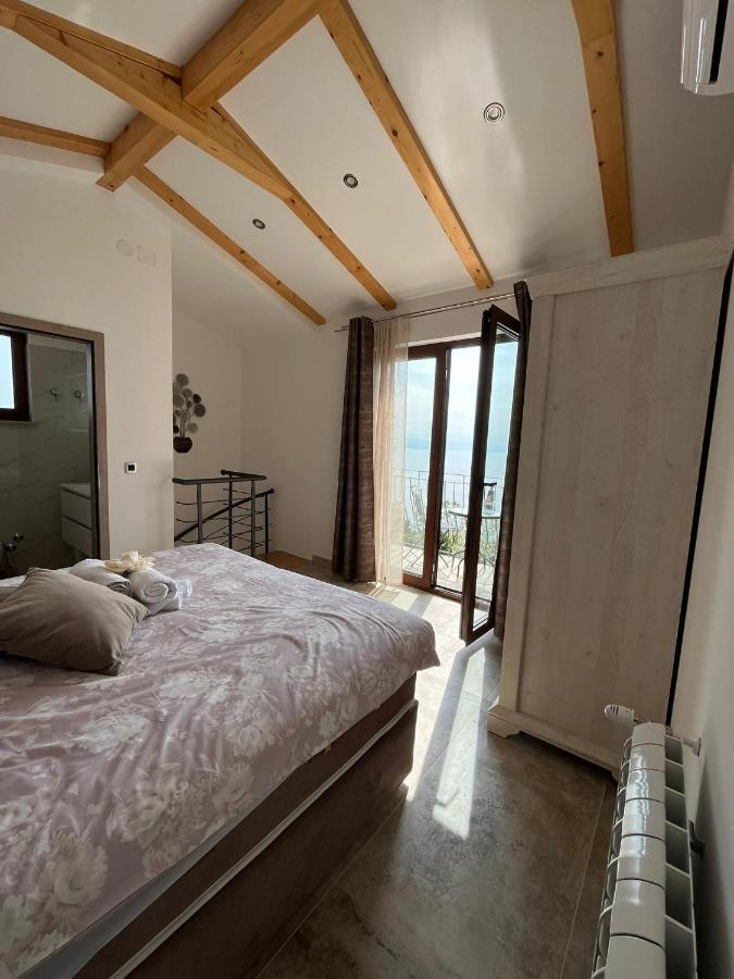 Apartman Sara S Pogledom Na More Lovran Exterior photo